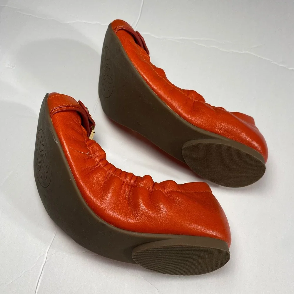 Tory Burch Ambrose Gold Logo Reva Cap‎ Toe Ballet Flats Orange Leather Size 5.5